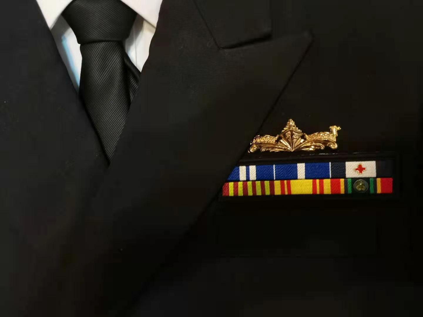 如同美国海军,韩国海军的军官在军服版型上几乎没有什么差别,差别主要