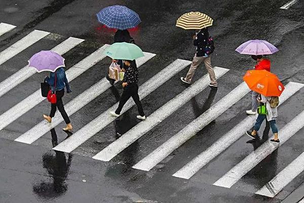 雨天开车要注意!这些细节看完就懂!