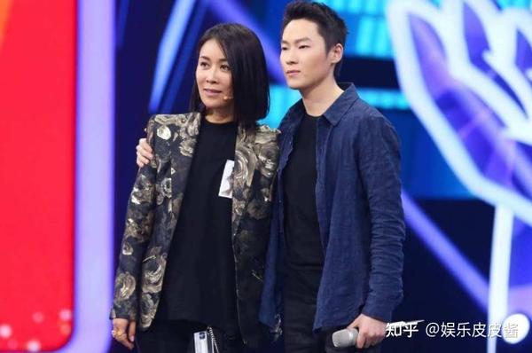 侯祖辛和梁博是《中国好声音》同一届的选手……()