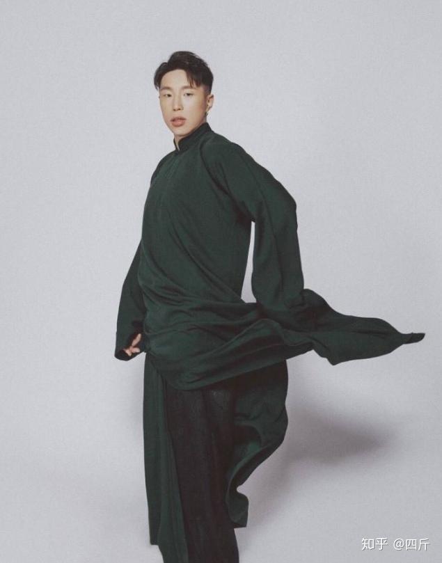 烧饼减肥健身以后整个人的气质都为之一变.