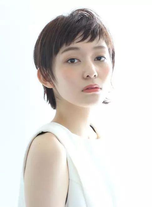 像我这种头发少,发质软的女孩纸,适合什么短发? - 知乎