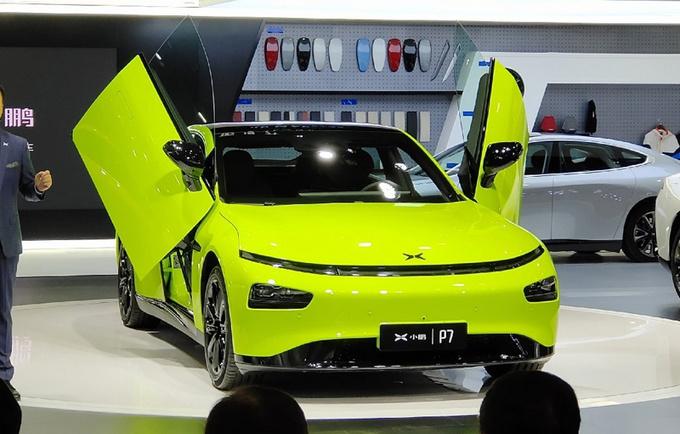 11月20日,小鹏汽车推出了旗下p7车型的旗舰新品——鹏翼版,并在车展中