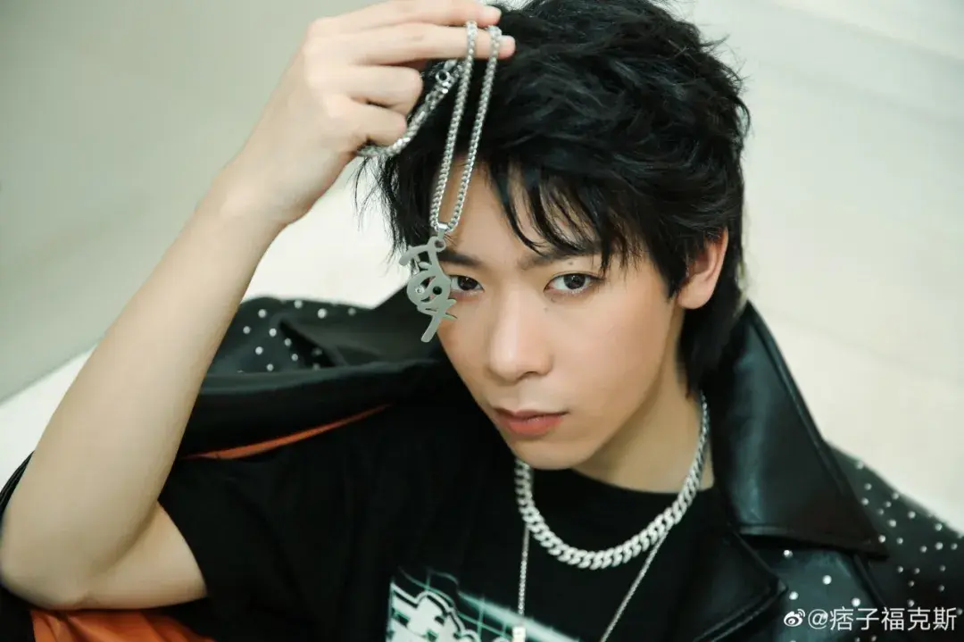 福克斯自称孤独的艺术家猫儿师发布出山之作玩808和autotune的孙旭真