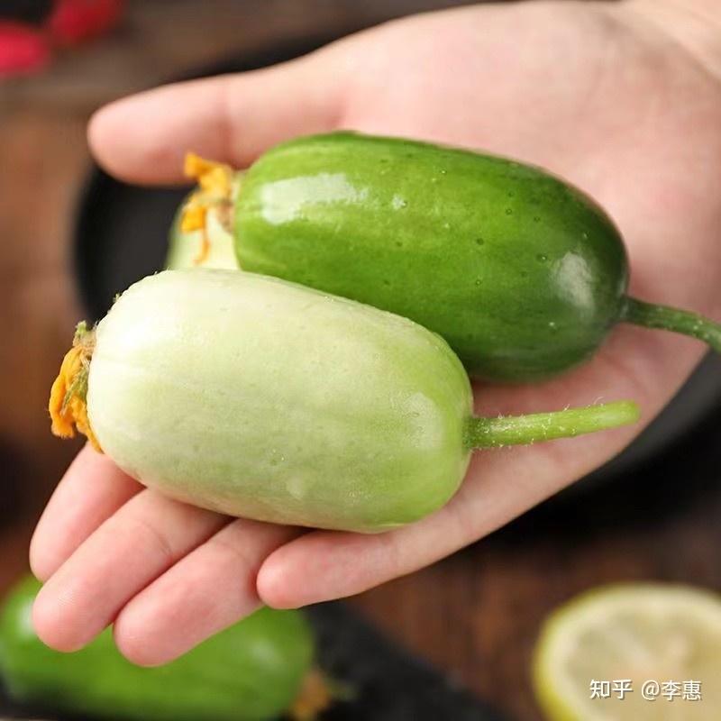 但是金童玉女黄瓜只有手掌大小,看上去圆滚滚,肉嘟嘟,清新翠绿,宛若