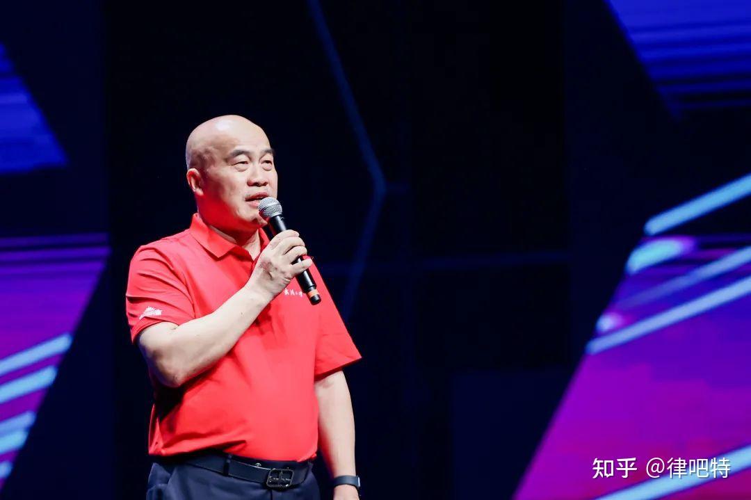 刘少雄在百卅同庆深爱珞珈武汉大学建校130周年深圳大型文艺晚会上的