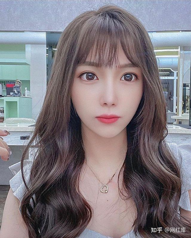 炙手可热的台湾网红女神小福芯她的魅力让人心动不已