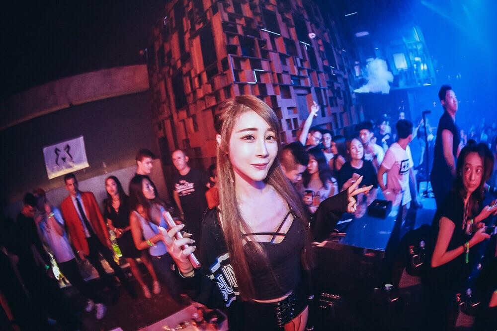 上海m2酒吧和刘嘉玲的十年.