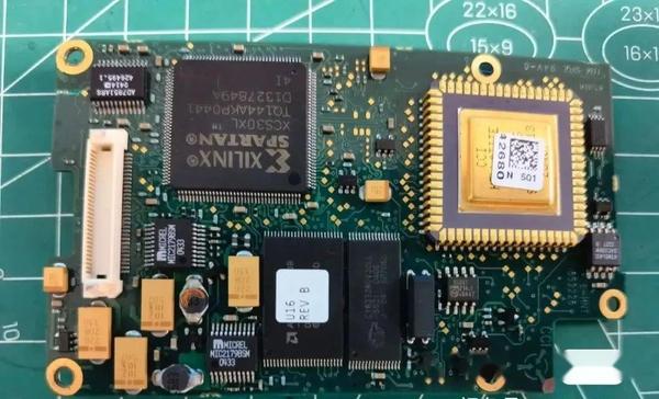 拆了一个美军电台PRC-148 JEM和配套车载功放AN/VRC-111，设计不是一般复杂！ - 知乎