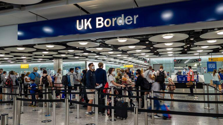 调表了英国夏令时正式开始希思罗机场边检人员计划罢工