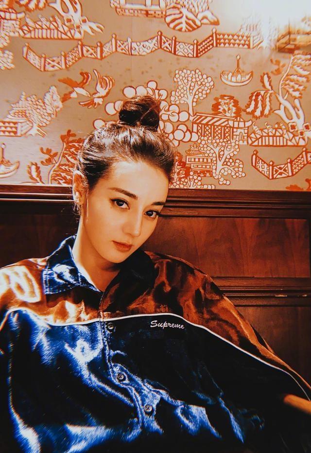 迪丽热巴公布年会节目,表演杂技,顶碗劈叉,网友