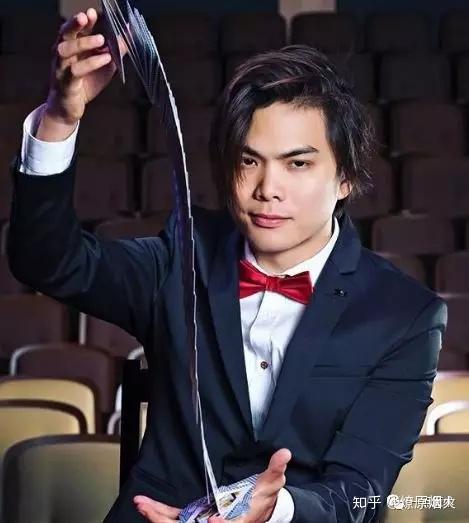 人物shinlim一心想做钢琴家却成了全网最火的魔术师