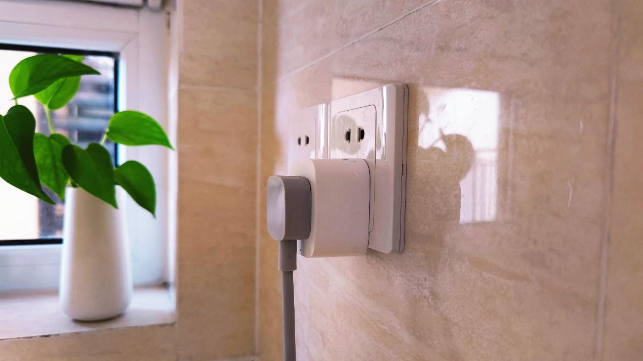 既可完美融入家居又能让传统家电秒变智能的小米米家智能墙壁插座