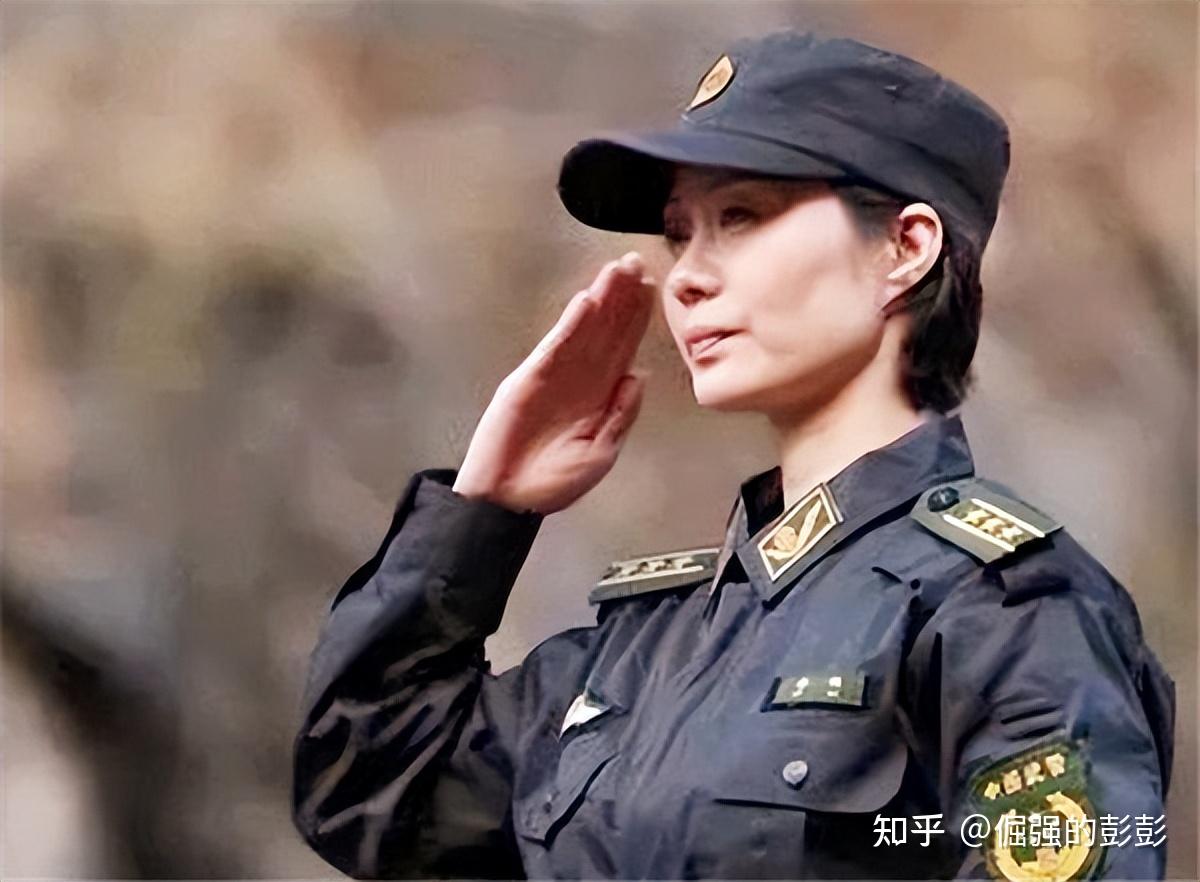 我国“第一警花”:训练20年奖章无数,已是大校警衔,却嫁给保安 - 知乎