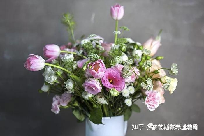 怎么搭配花材 v2-da5454667000a55867e381bd38f317bd_r.jpg