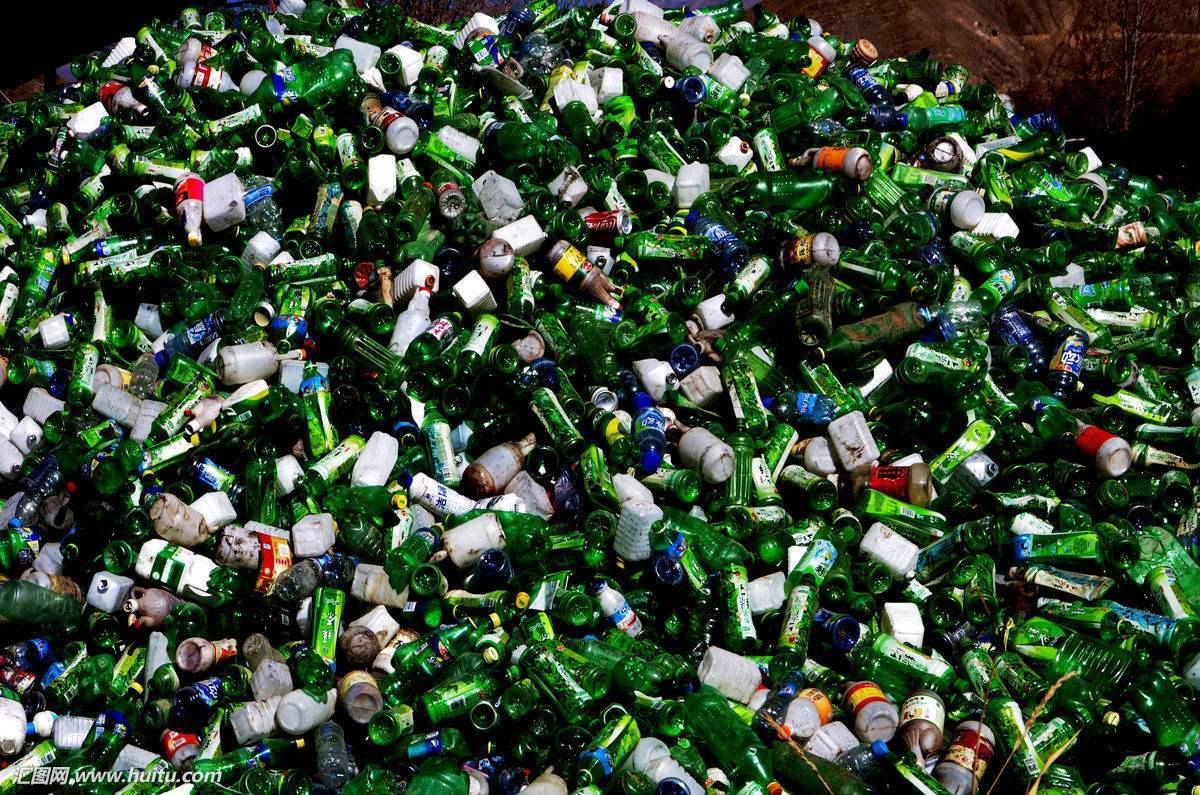 我们喝掉的酒瓶也能赚钱一农民走街串巷收酒瓶20年坐拥资产500万