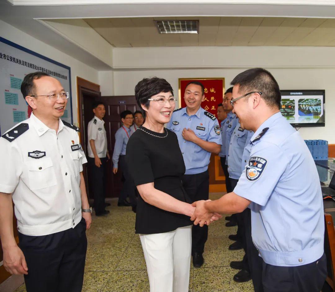 市委副書記,市人大常委會主任,市委政法委書記陳玲玲帶領部分市人大