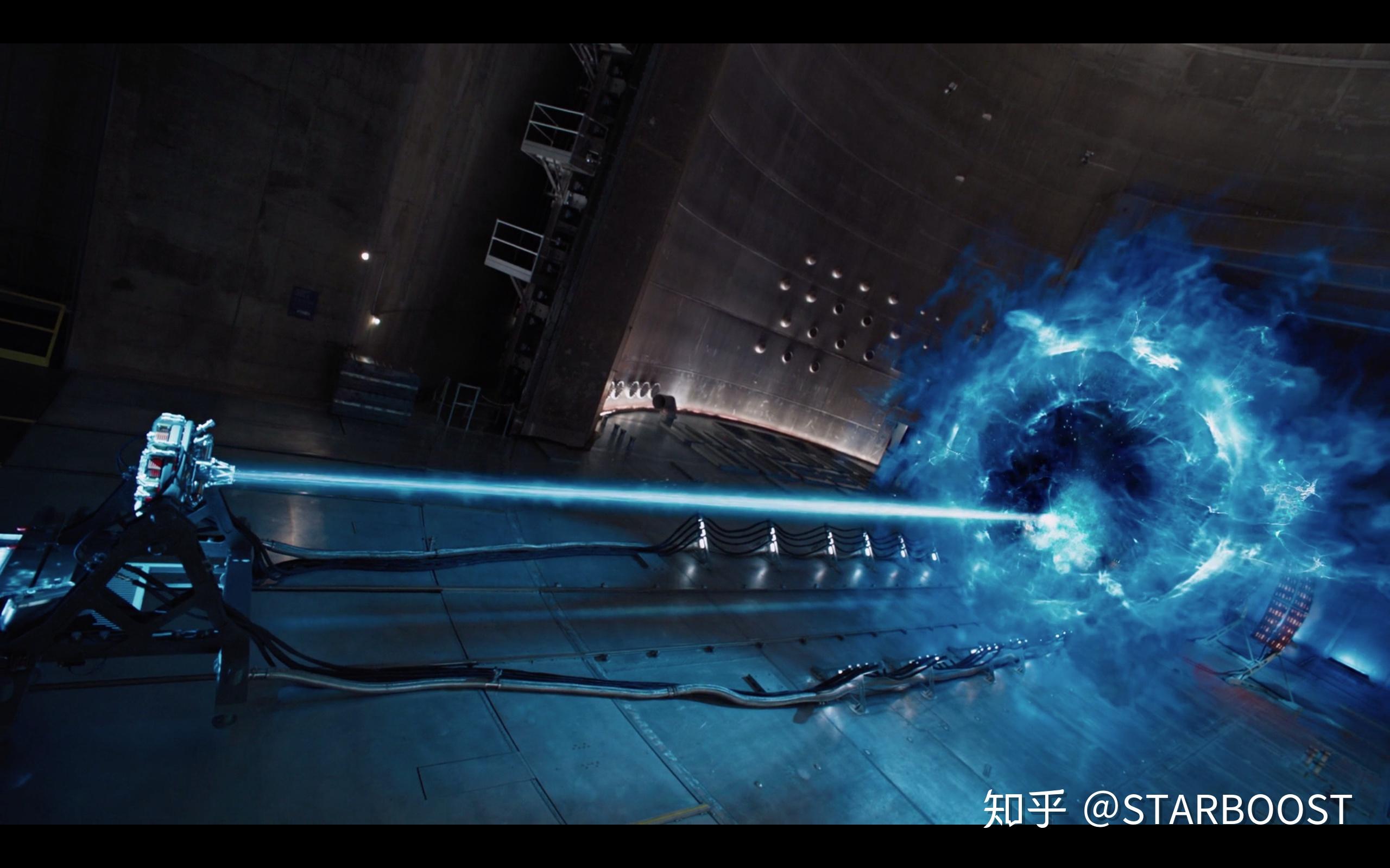 洛基夺走宇宙立方,随后在纽约上空打开传送门引来奇塔瑞军队.