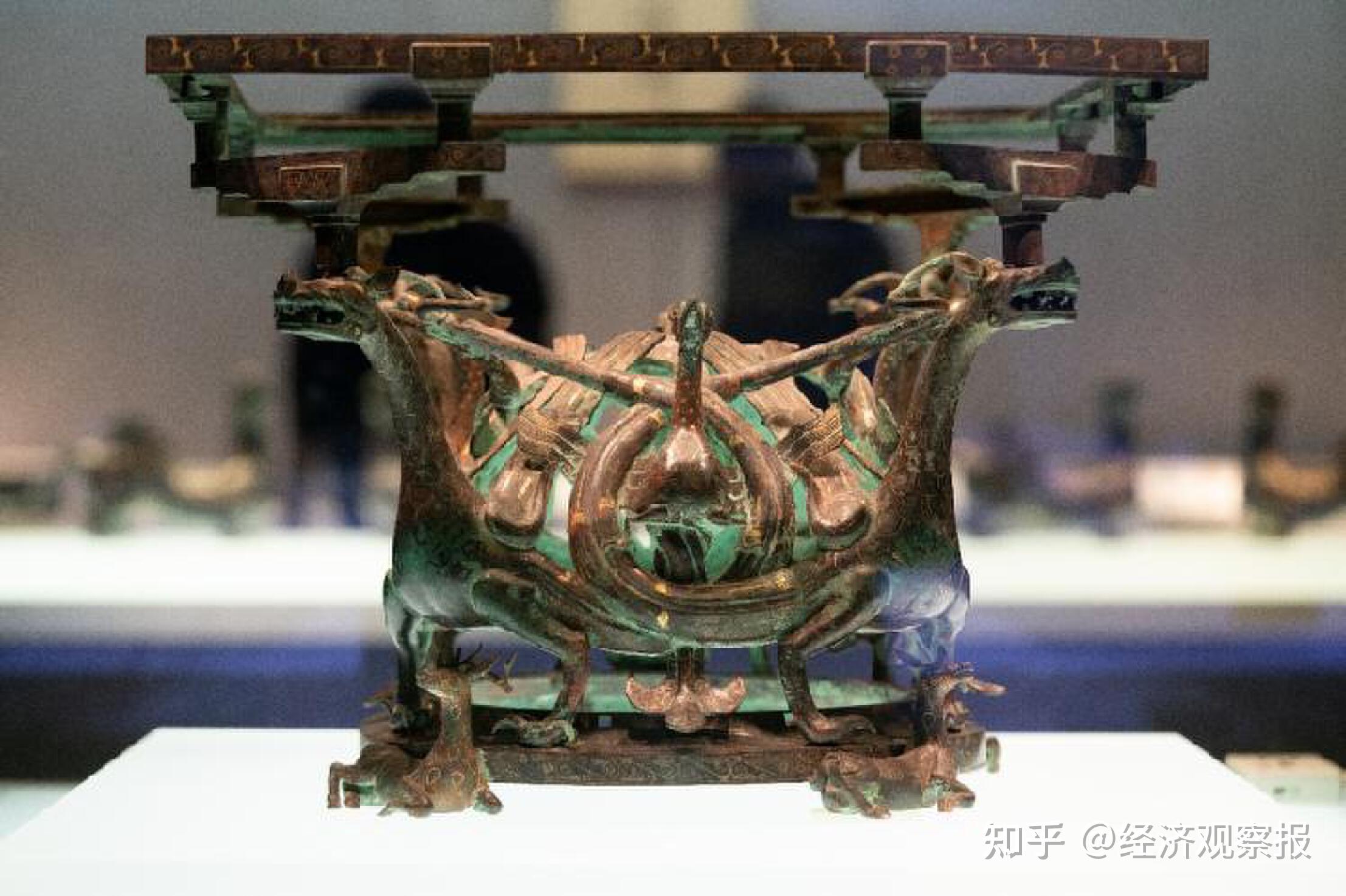 展翅欲飞：青铜器上的凤鸟纹｜读懂青铜器 - 知乎