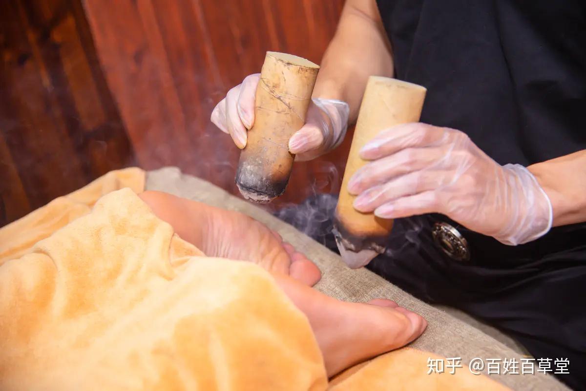 百姓百草堂艾灸知识卡艾灸涌泉为什么可以引火下行