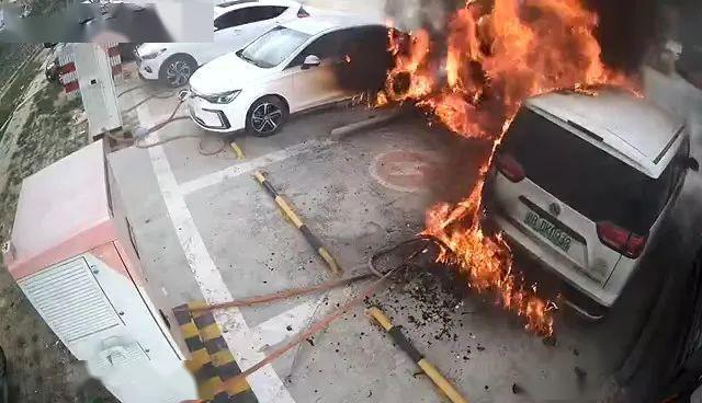 明明燃油車自燃概率更高為什麼還要用易自燃來炮轟電動汽車