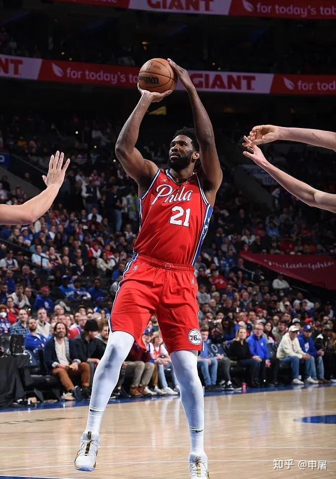 我看过一个比喻,说恩比德是213公分的科比,很精准.