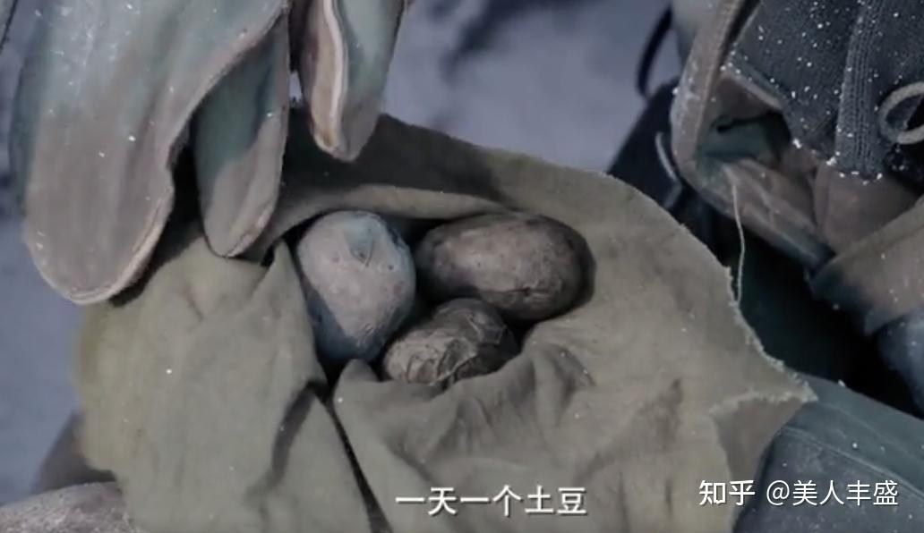 的亲生爹娘干干体力活儿,给孩伢子万里做一顿不只是"冻土豆"的饱饭