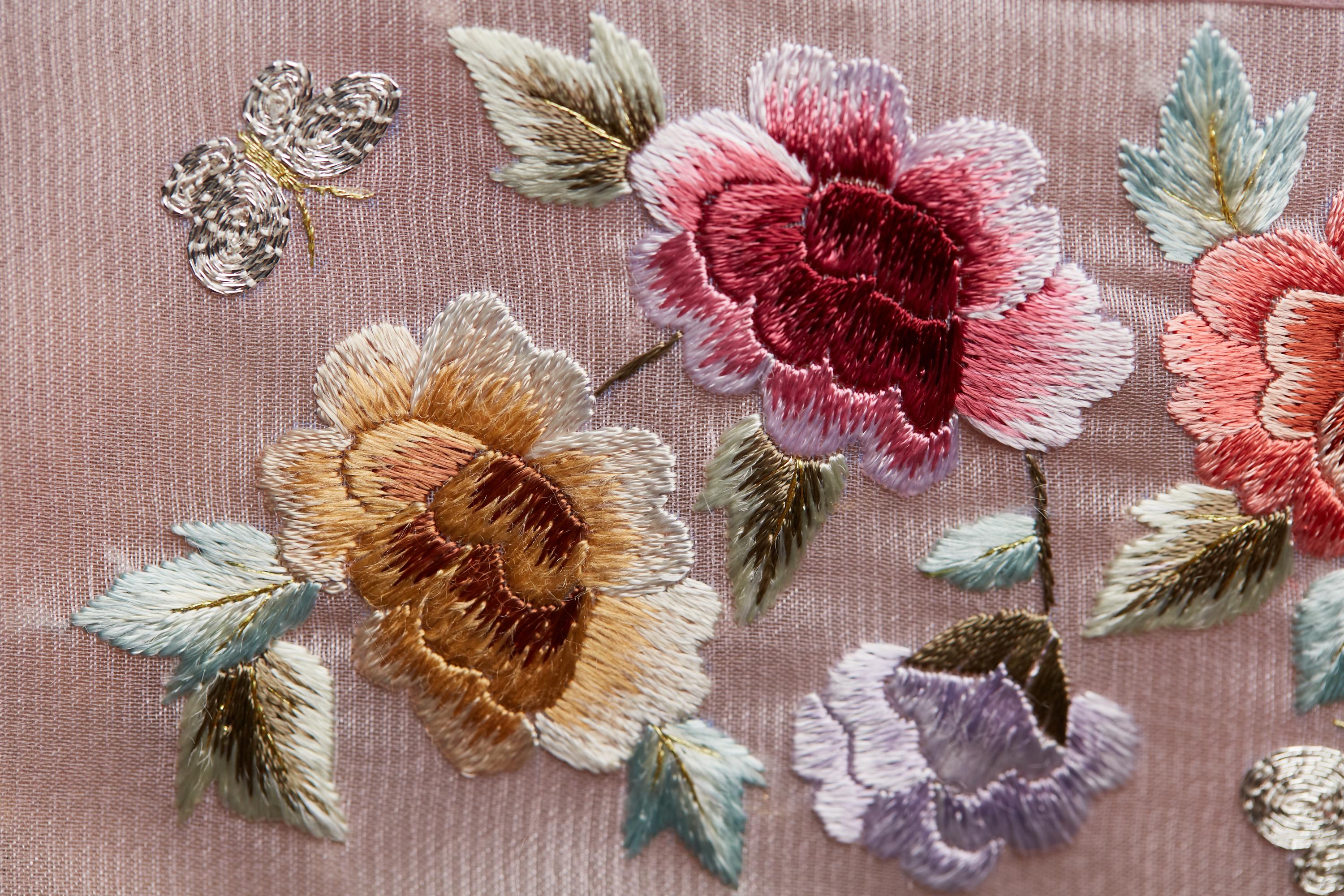 古风姑娘竟然把牡丹穿穿出了国色天香 - 知乎