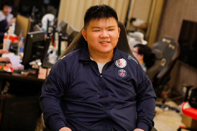 专访dota2亚运冠军赵子星披着国旗夺得金牌一定非常酷炫