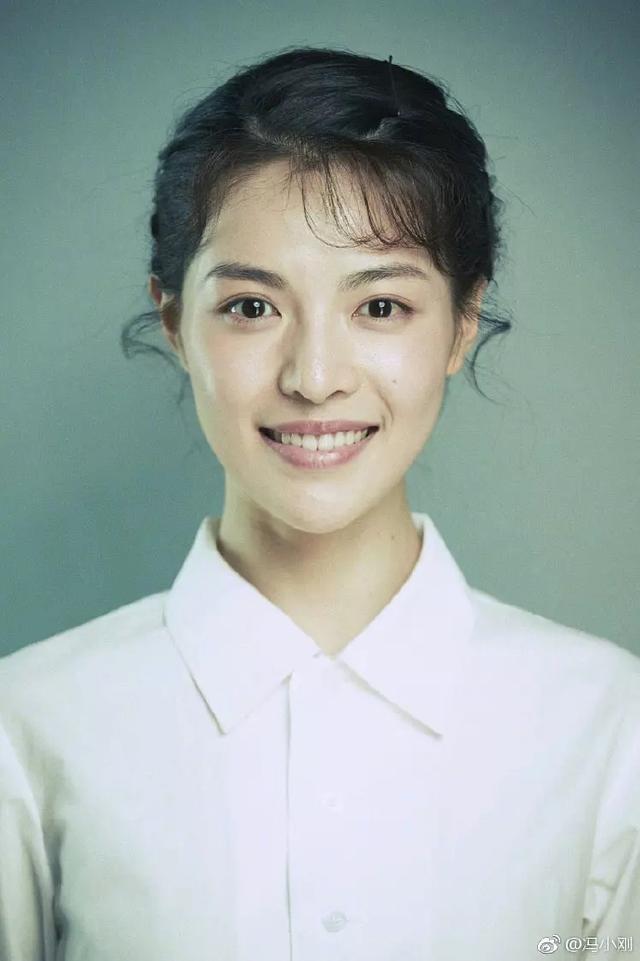 钟楚曦整容前照片被扒，大方脸，反差太大，打脸冯小刚零整容说！ 知乎