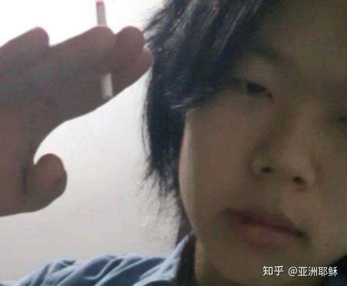 怎么样自己修剪头发 v2-db6f09425ef3081959f633706865884f_r.jpg