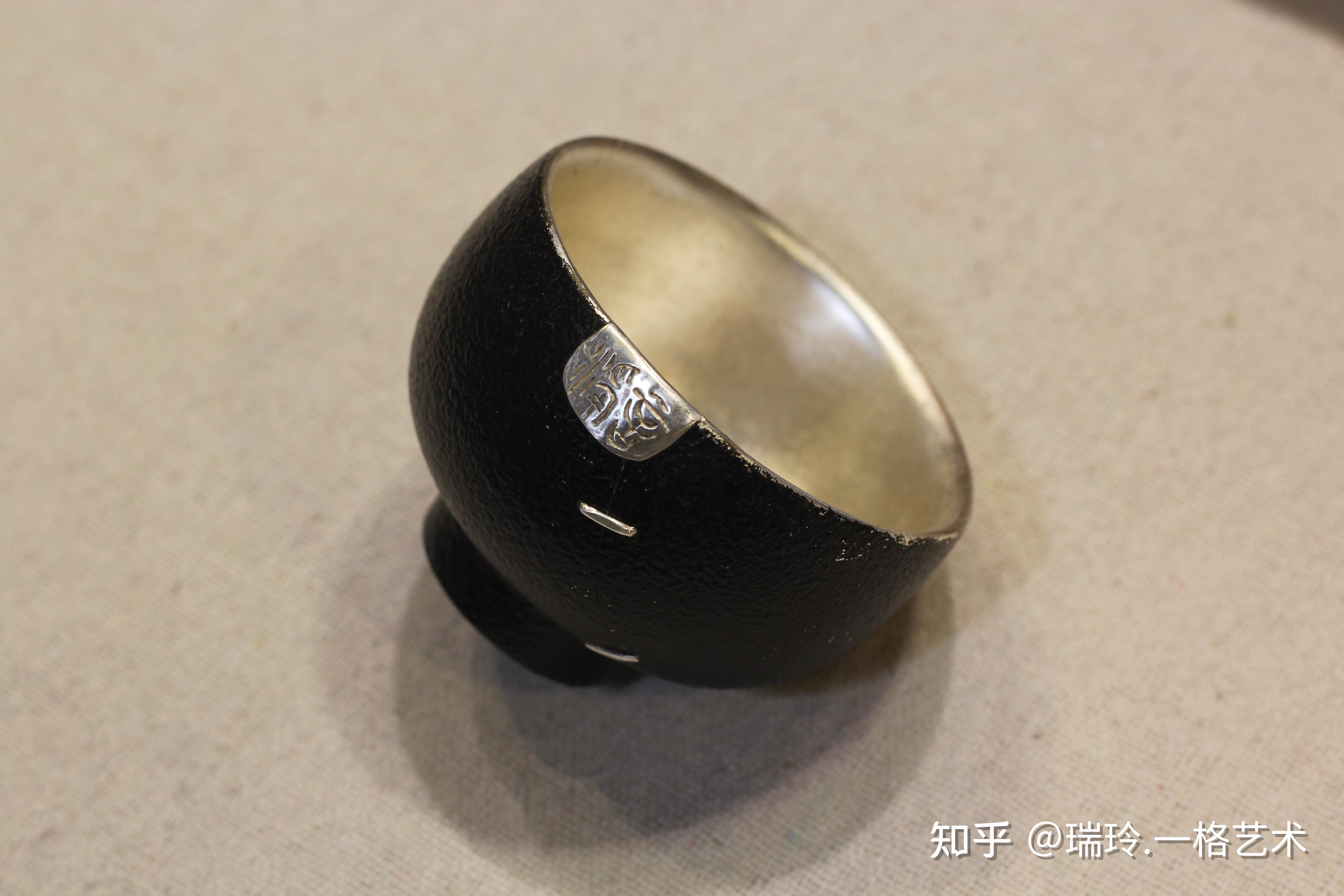 知道金缮的,比知道锔瓷的要多,其实,锔瓷与金缮异曲同工,也是一门古老