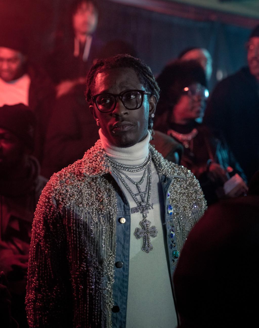 young thug在lil keed的发行秀上,他在后者签约唱片公司之前带着他入