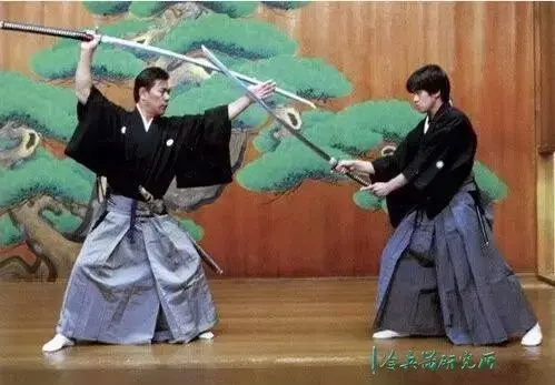 双手剑实战大揭秘 - 知乎