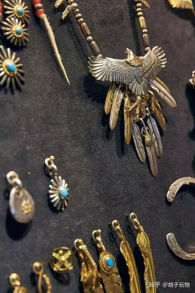 机车骑手的豪迈浪子气质让他们选择了粗犷狂野的银饰