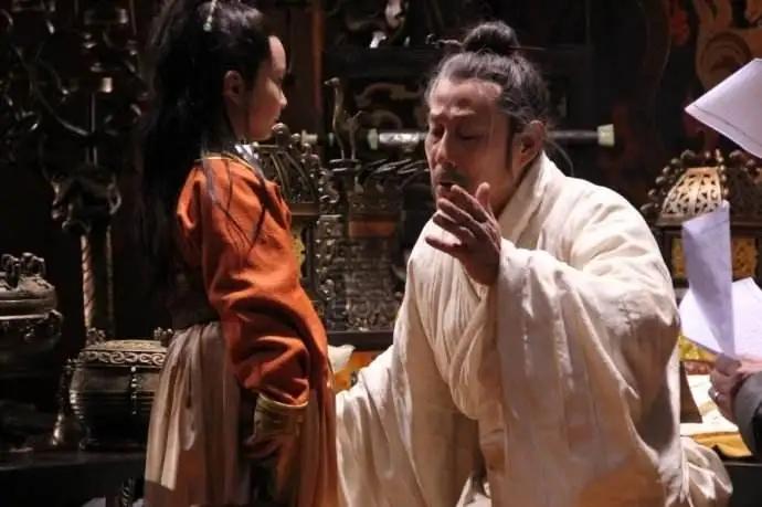 为了逃生刘邦把一对儿女从车上踹下真实的刘邦比项羽狠多了