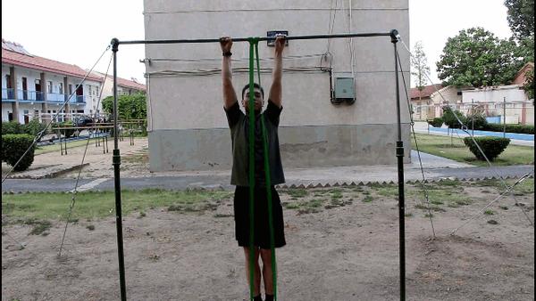 单杠拉不上兵哥哥教你4招让你早日实现杠上飞