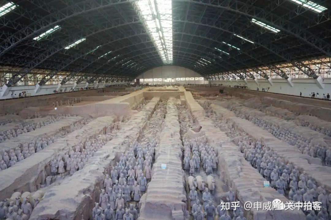 秦始皇帝陵博物院:秦兵马俑一号坑遗址,感受秦军步兵与战车方阵 - 知乎