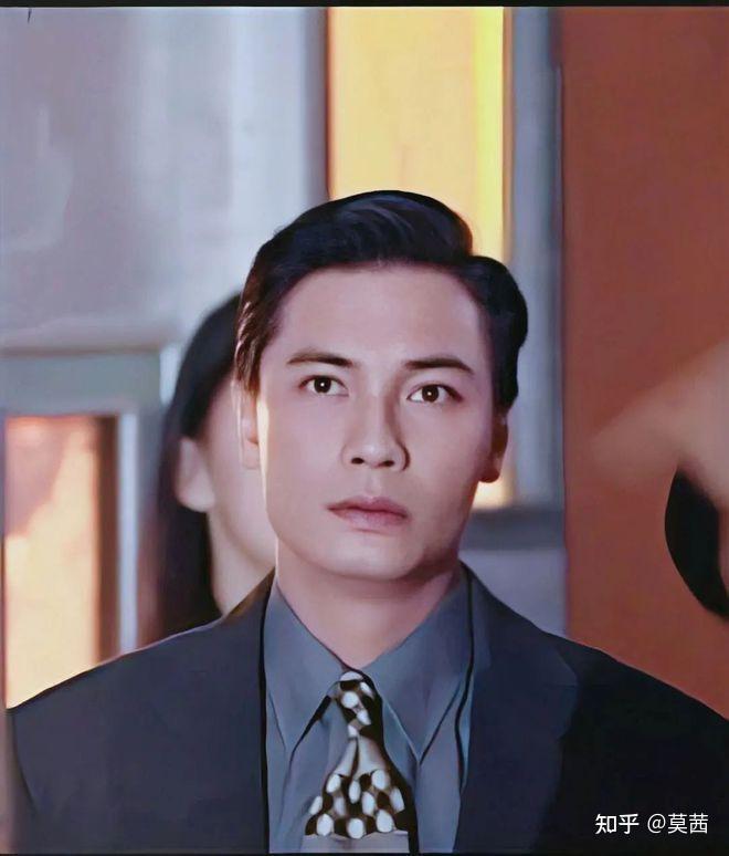 罗嘉良定居北京13年,大别墅中有3辆豪车,二婚生的女儿已10岁了