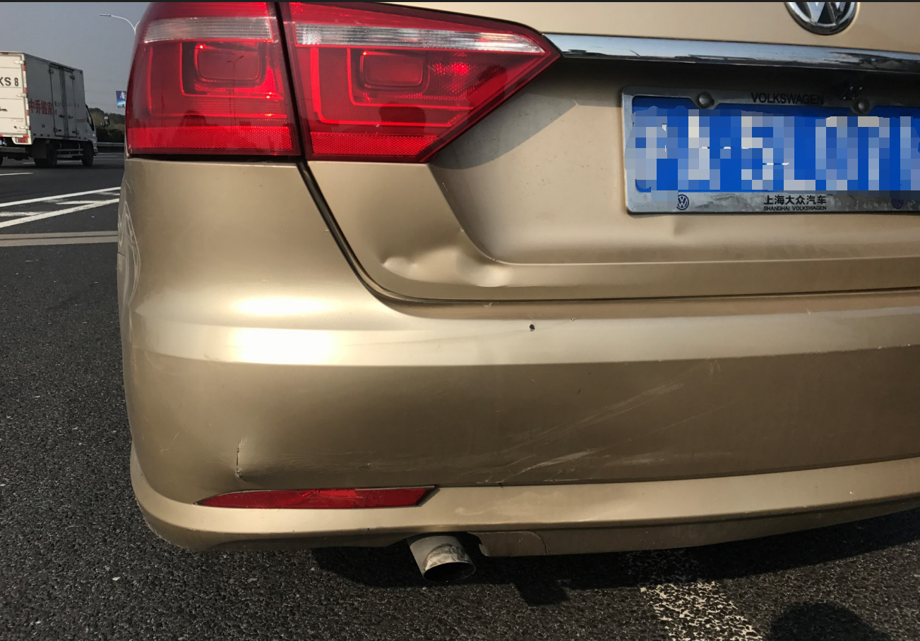 十代思域vs大众朗逸碰撞测试