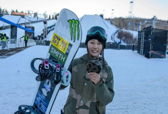 村濑心树年仅 13 岁时就赢得了 x games 的金牌.