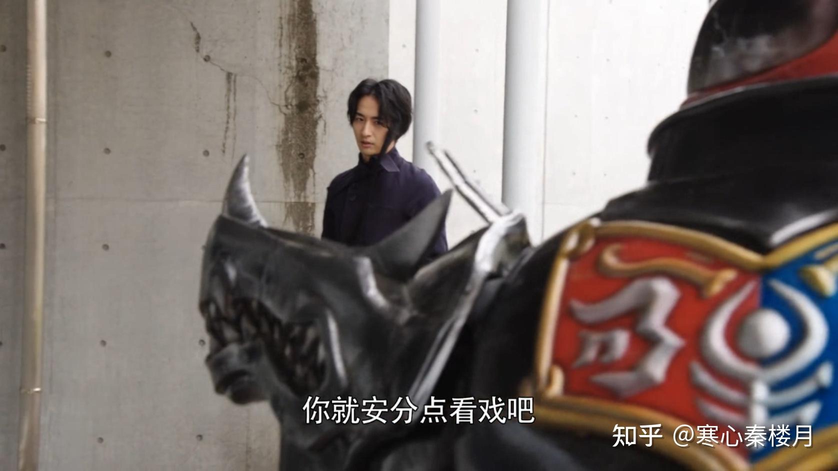 在所罗门大战七位剑士的时候,看着自己的盟友二货莲和圣主对打吃亏