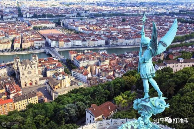 巴黎已超载,还好有里昂