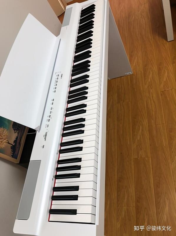 我买了白色的雅马哈电钢琴p125
