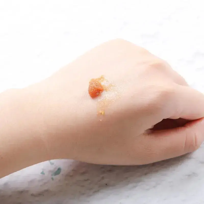 调整使用顺序有些霜和精华一遇到防晒或粉底就会搓泥,直接把他们扔掉