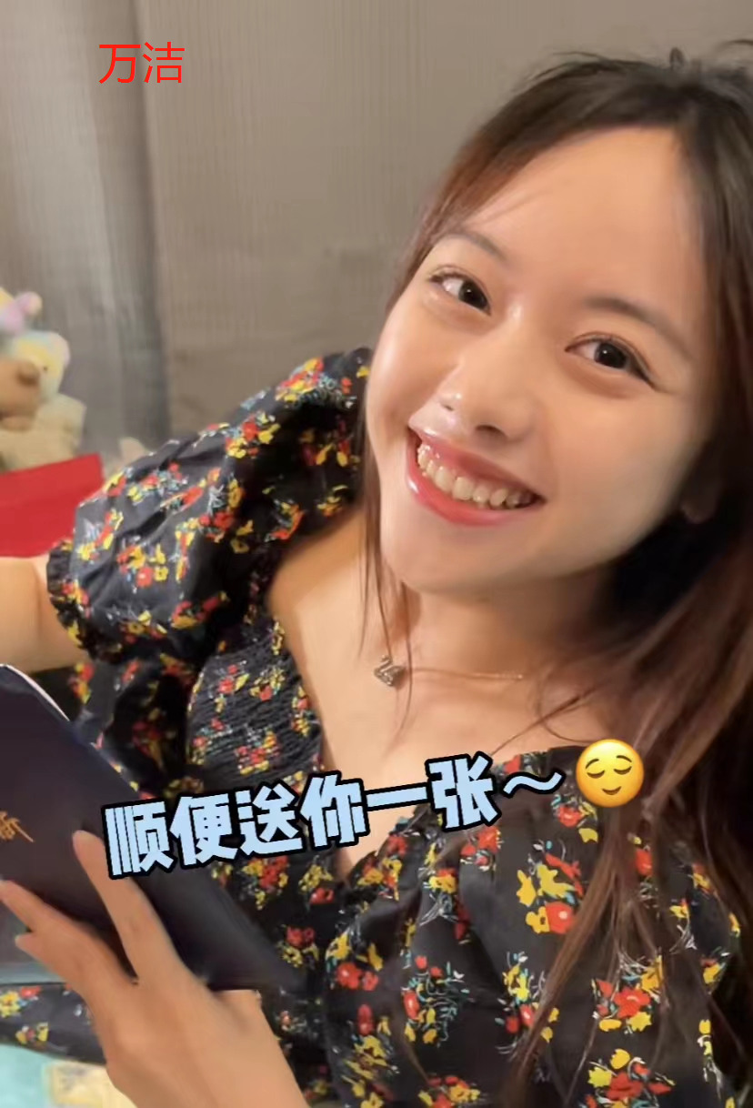 希望小姑娘不会受到名利影响,保持自我,展现出不同的富二代形象.