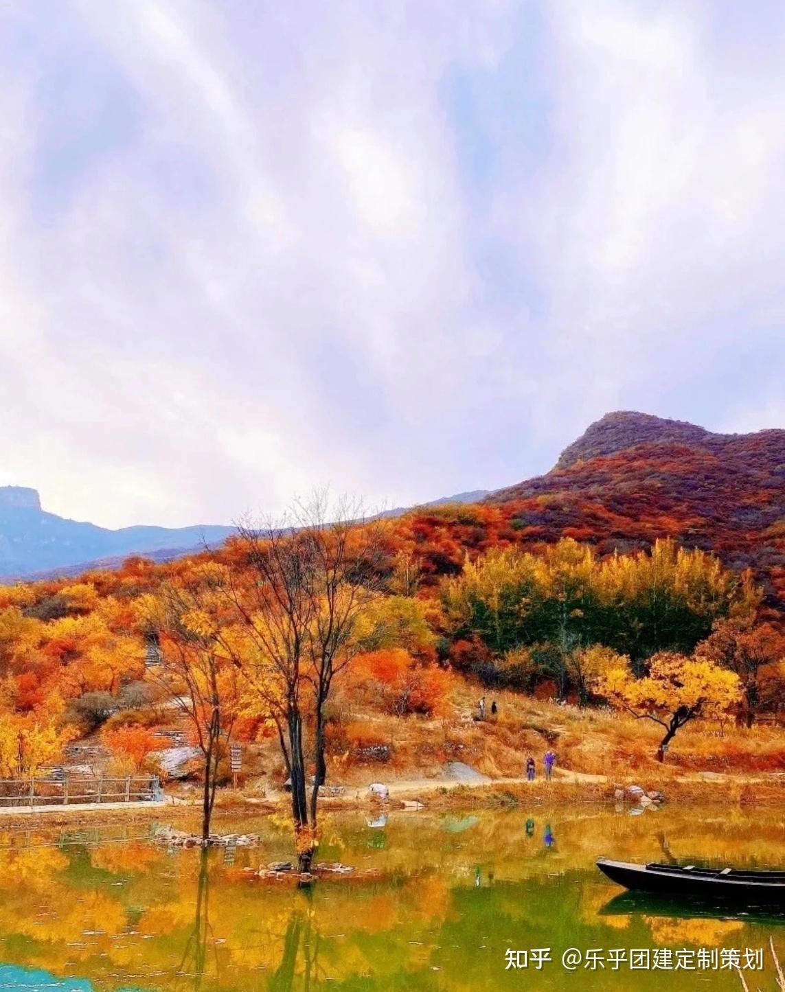 紅葉嶺,位於八達嶺國家森林公園,該景區內有黃櫨5萬多株,每到秋季