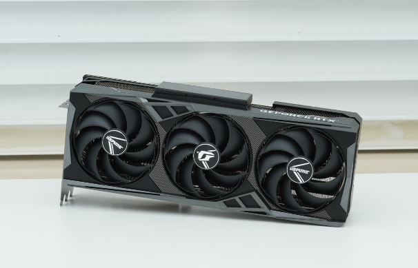 本次测试的显卡,我选择了新晋的4k旗舰显卡,七彩虹的igame gefor e