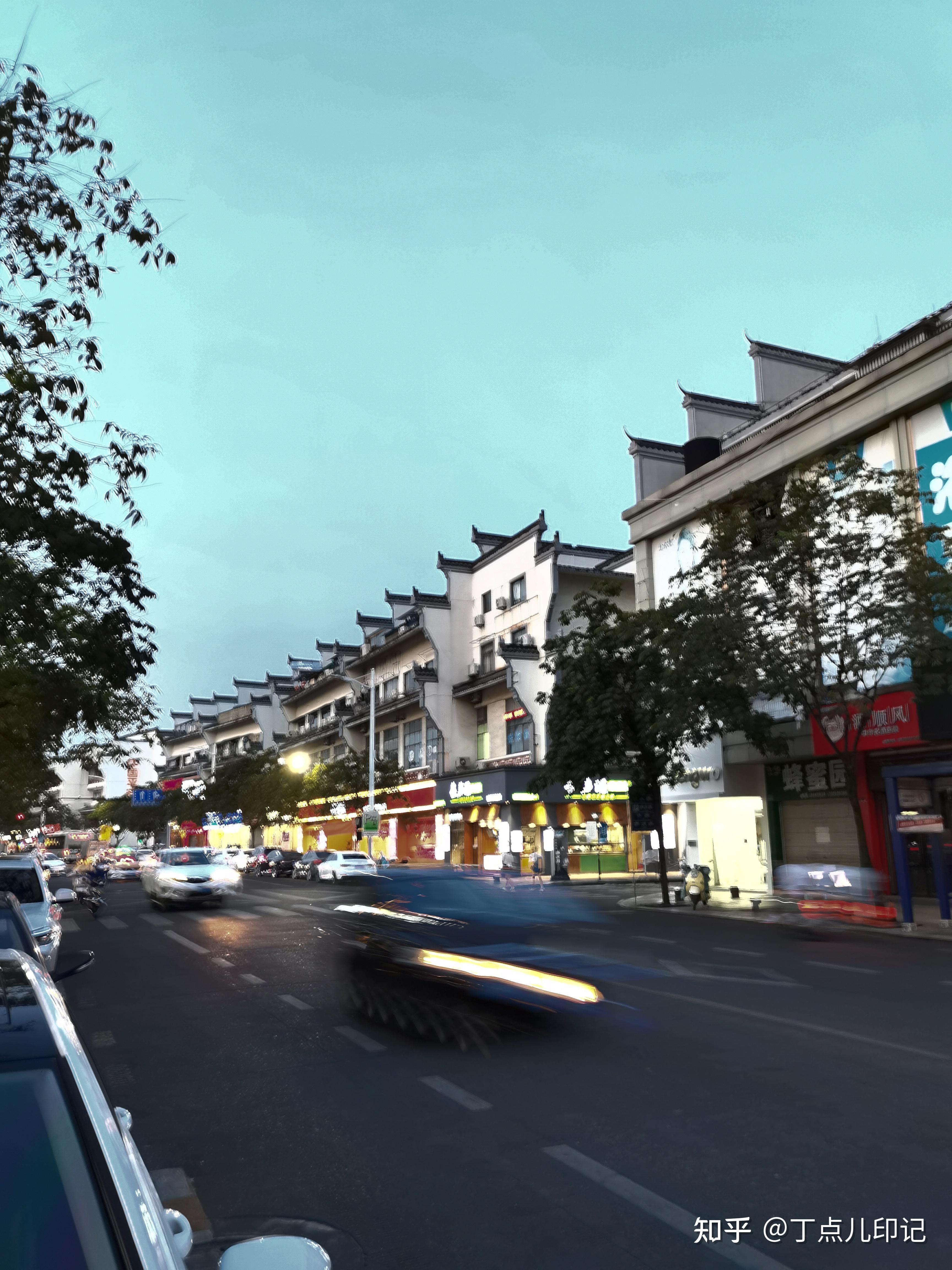 衢州城区中徽派风格的建筑比例很高,这为衢州的城市面貌增加了几分