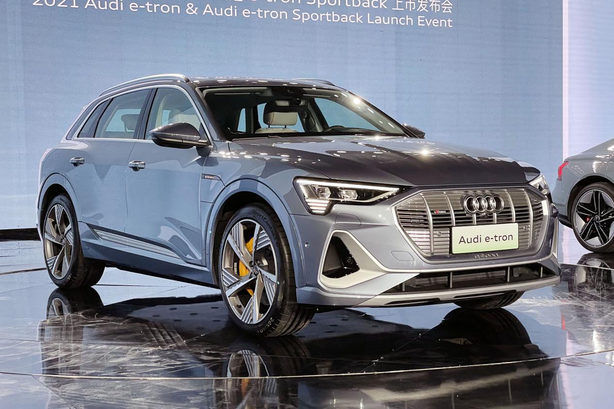 推出多项礼遇,奥迪e-tron双车上市54.68万起 - 知乎