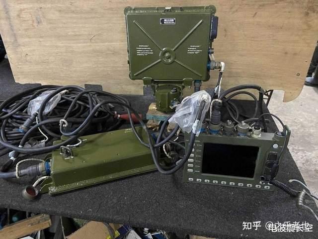 这款法拉-vr雷达其实是1999年俄罗斯推出的法拉-1战场侦察雷达的改进